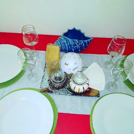 Cozy Close To City Center Apartment