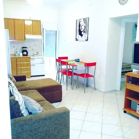 Cozy Close To City Center Tesalónica