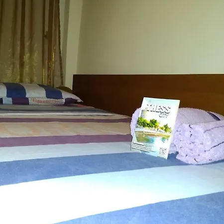 Cozy Close To City Center