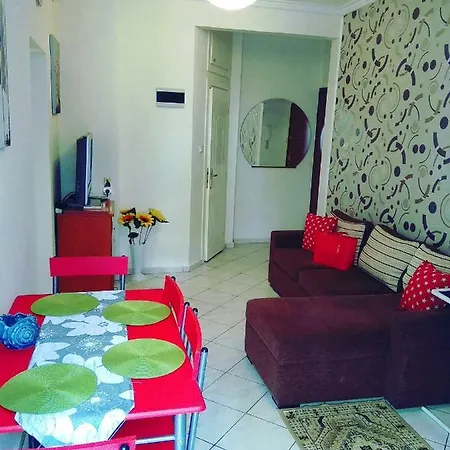Cozy Close To City Center