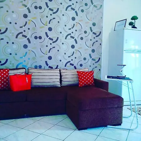 Cozy Close To City Center