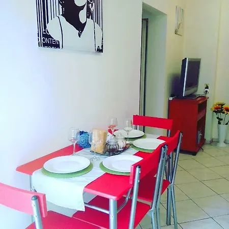 Cozy Close To City Center דירה