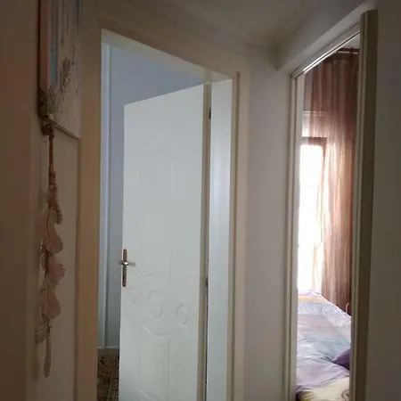 דירה Cozy Close To City Center סלוניקי
